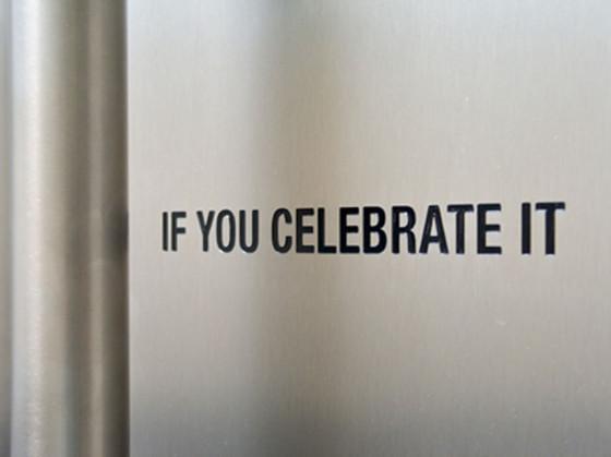 Türgestaltung in der KHG-Hauskapelle von Leo Zogmayer: © A. Kölbl