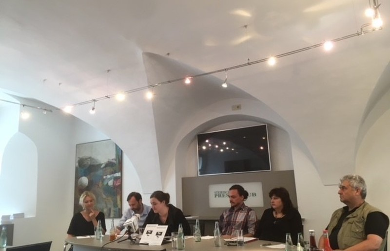 v.l.n.r.: Lisa Maria Heschl (UNI-ETC); Johannes Mindler-Steiner (AAI-Graz), Anna Maria Steiner (CARITAS) - Moderation, Dominik Knes (Evangelische Jugend Steiermark/Steirischer Landesjugendbeirat), Barbara Kasper (Friedensbüro Graz/Frauenrat Graz), Ma